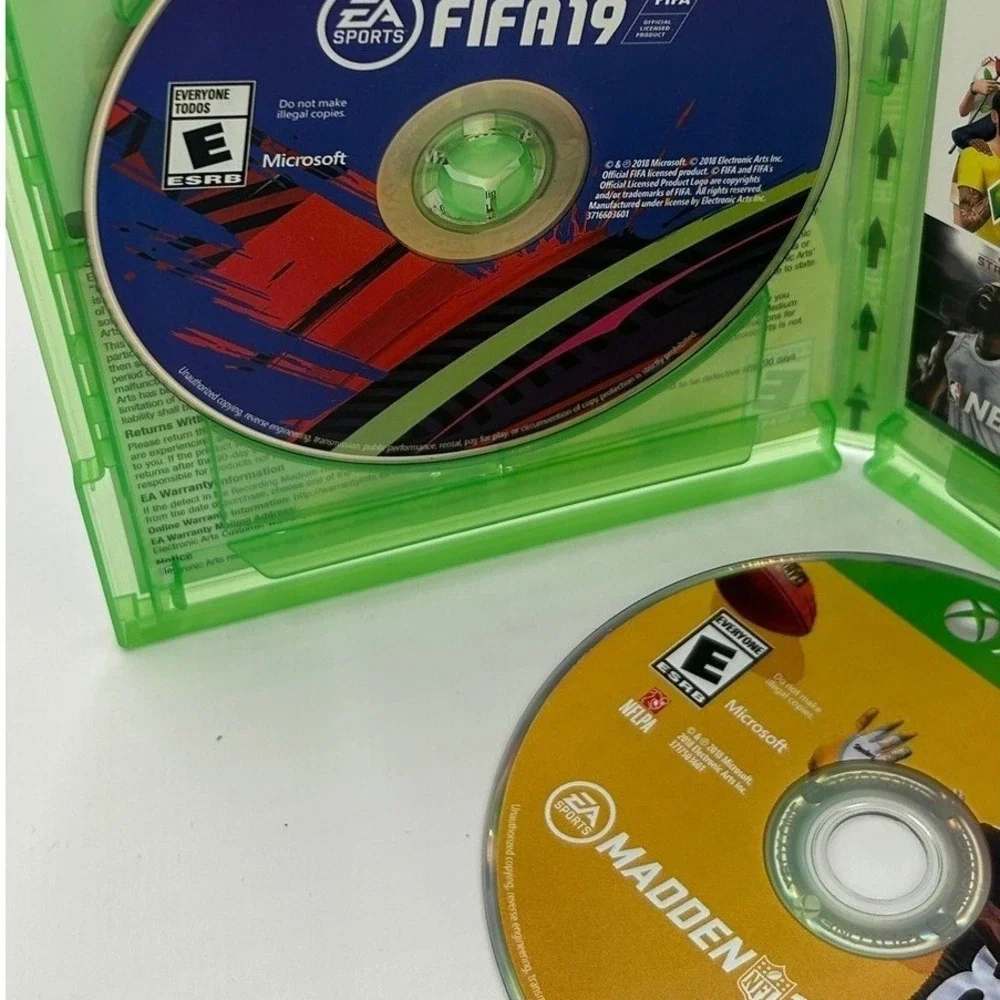 EA Sports Madden NFL 19 & FIFA 19‎ Xbox One Bundle Green Excellent 2-Disc Set